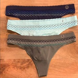NWT AERIE THONG BUNDLE!!